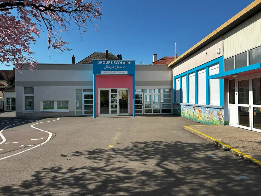 Enfants en classe dans l’école du village